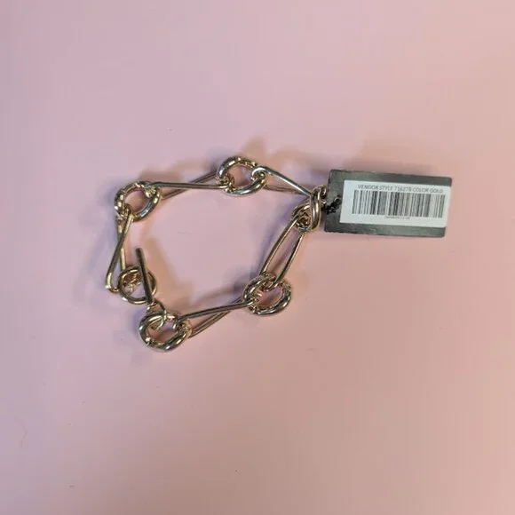 Totally En-chain-ted Gold Oversized Chain Bracelet - Picture 4 of 6